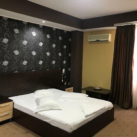 Hotel Bulevard Дробета-Турну-Северин Екстер'єр фото