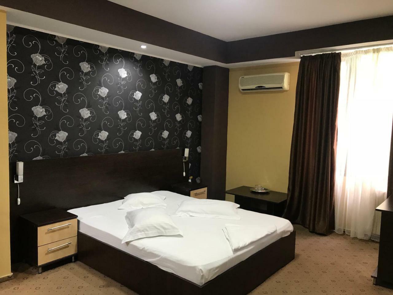 Hotel Bulevard Дробета-Турну-Северин Екстер'єр фото