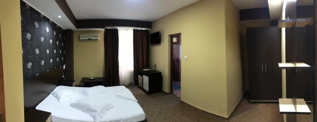 Hotel Bulevard Дробета-Турну-Северин Екстер'єр фото