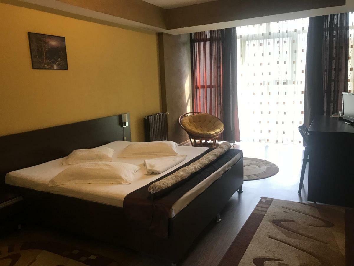 Hotel Bulevard Дробета-Турну-Северин Екстер'єр фото